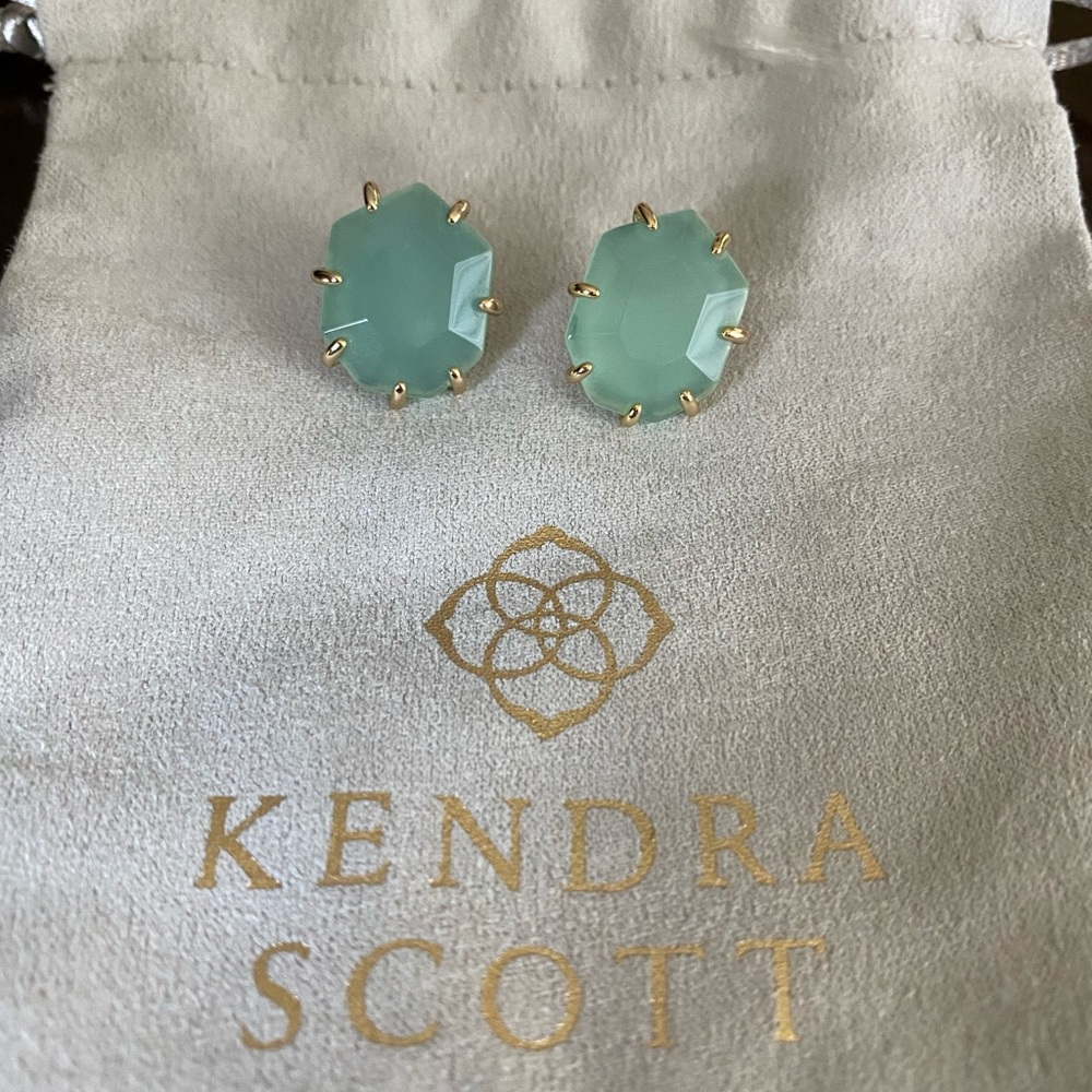 🔥SOLD🔥 Kendra Scott Chalcedony Morgans